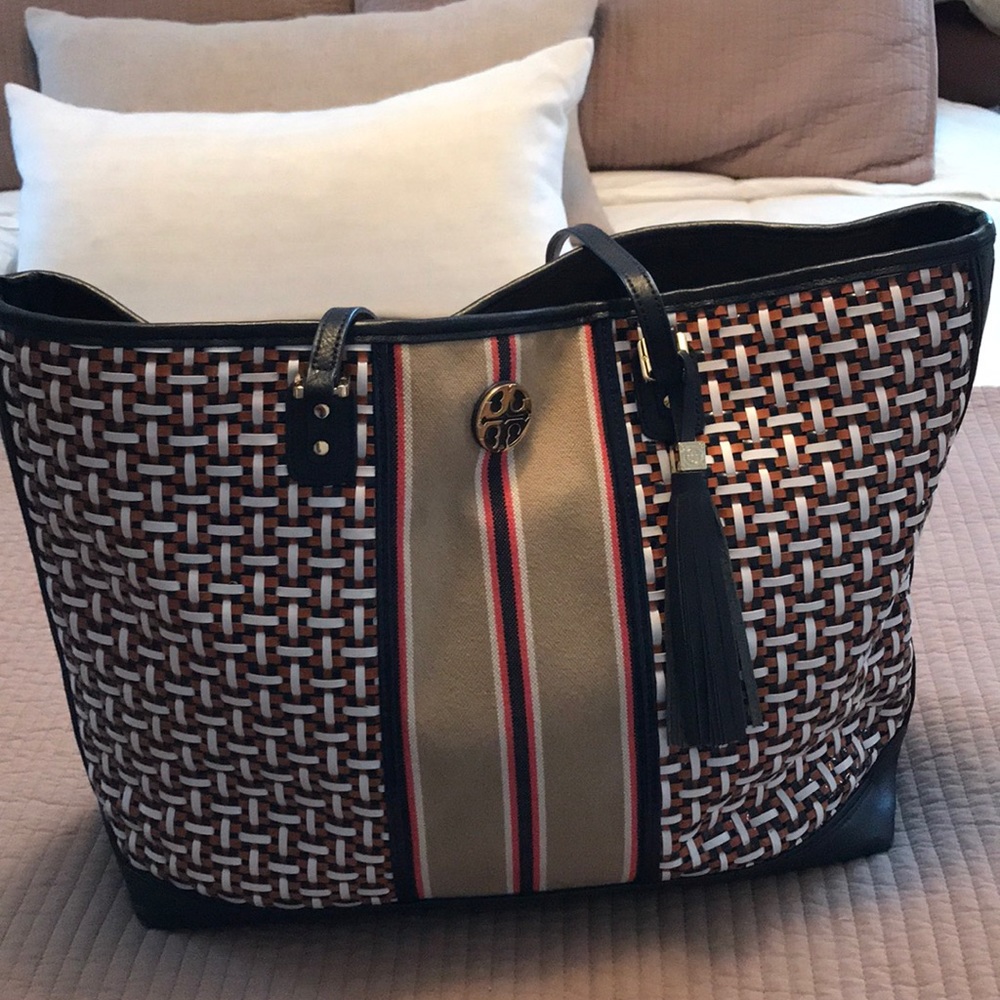 TORY BURCH tote like new!!!